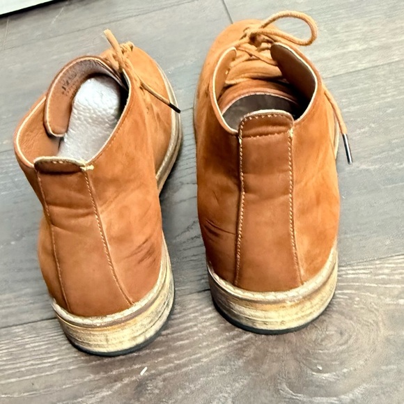 Men's Tan Suede Chukka Boots - Picture 5 of 5